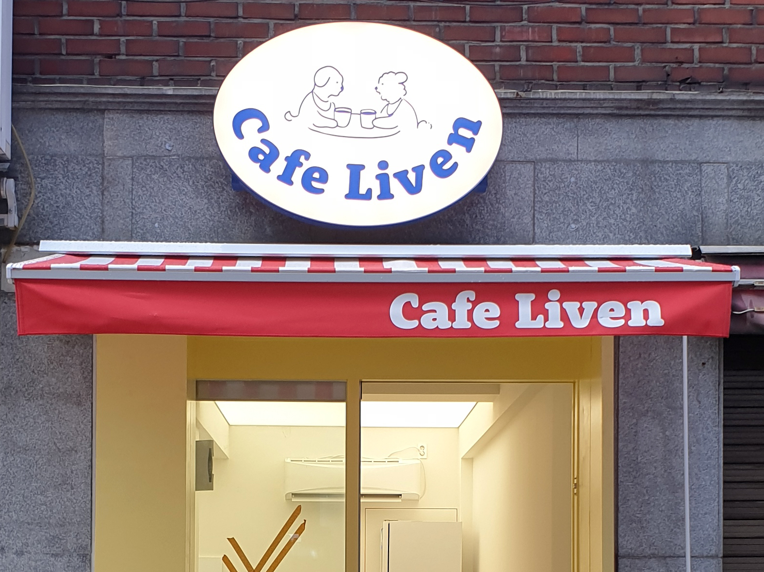 CAFE LIVEN