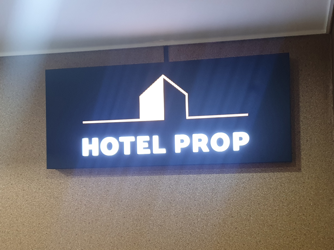HOTEL PROP